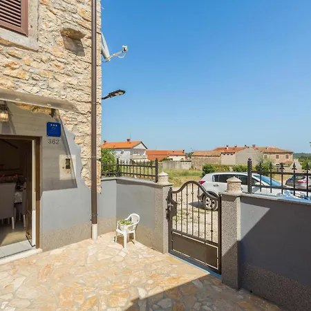 بيت للعطل 2 Bedroom Beautiful In *