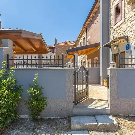 بيت للعطل 2 Bedroom Beautiful In Marčana