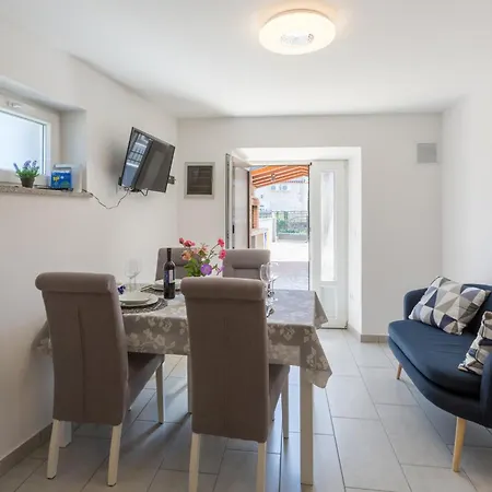 بيت للعطل 2 Bedroom Beautiful In
