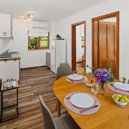 Prázdninový dům 2 Bedroom Beautiful In *