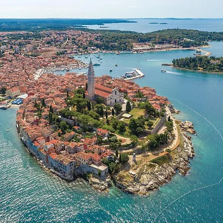2 Bedroom Beautiful In Prázdninový dům Rovinj