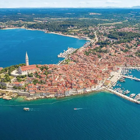 2 Bedroom Beautiful In Prázdninový dům Rovinj