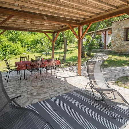 2 Bedroom Beautiful In Prázdninový dům Rovinj